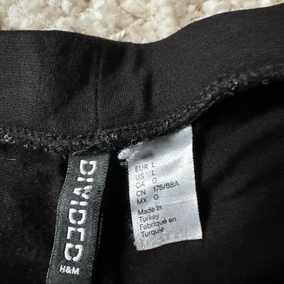 H&M divided black-and-white color block, unavailable street trending leg… - Picture 3 of 3